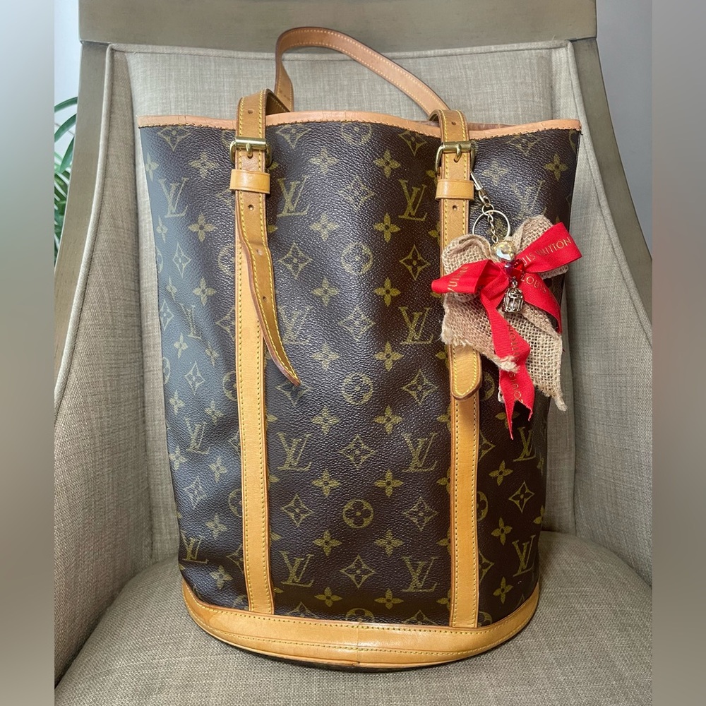 Authentic Louis Vuitton monogram vintage tote AR0977 (HK21)